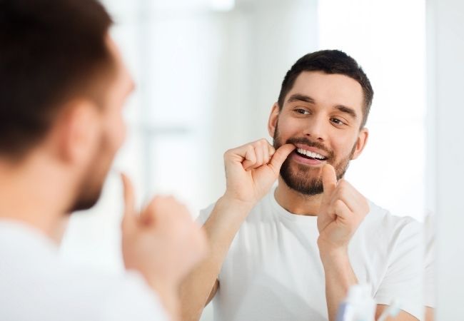 Diş implantı, kaybedilen dişlerin yerine uzun ömürlü ve estetik bir çözüm sunar.