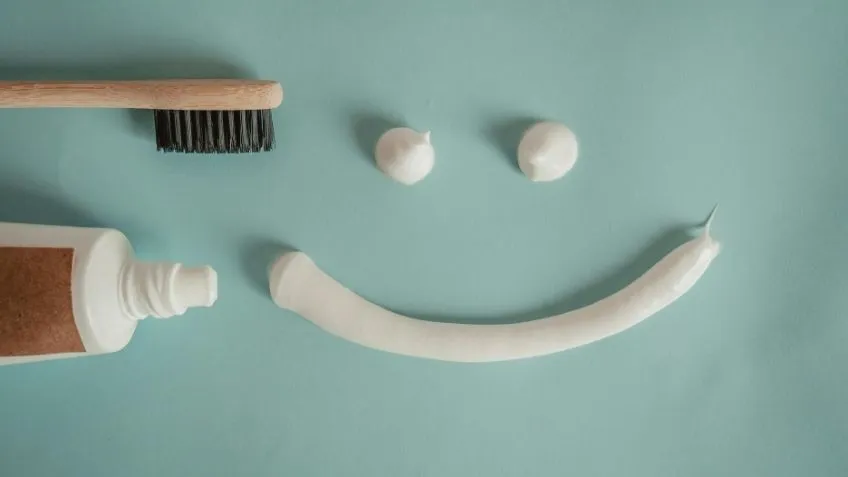 Vidasız implant tedavisi, estetik ve pratik bir diş tedavi seçeneği olarak öne çıkan, vidalı implantların aksine vida kullanılmadan uygulanan bir tekniktir.